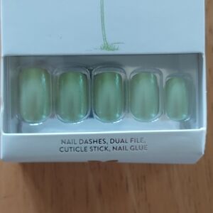 Green Press-On Nails